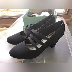 Dress shoes classic black fabric heels